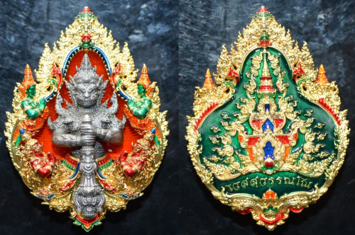 เหรียญหล่อพุทธศิลป์ ท้าวเวสสุวรรณ  รุ่นเวสสุวรรณโณ เนื้อบรอน์ชุบทองลงยา องค์ชุบซาติน 2568