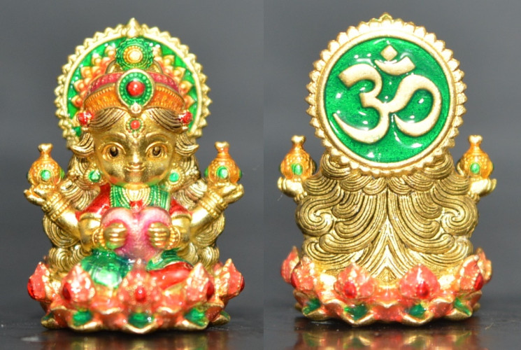 พระแม่ลักษมี เทพีแห่งความรัก เนื้อบรอนซ์ชุบทองลงยาเขียว หลวงพ่อวิจิตร สำนักปฎิบัติธรรมพุทธบูชา  2568