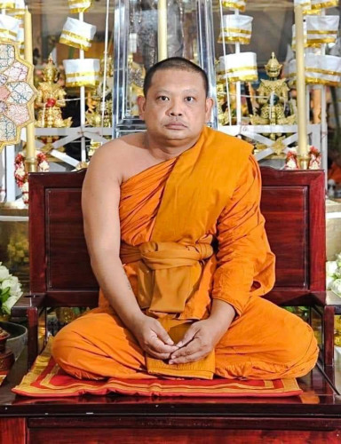 เหรียญรัศมีพรหม เนื้อทองแดง พระครูปืน วัดลาดชะโด 2566 3