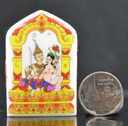 ล็อกเก็ตเพชรพญาธร ฉากขาว รุ่นเสน่ห์เวียงแหง ครูบาหน่อง วัดอุทัยธาราม 2568 1