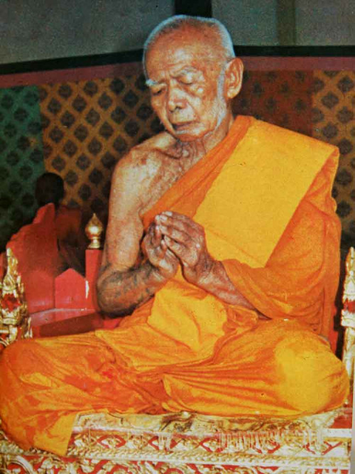 พระผงรูปเหมือน เนื้อผงน้ำมันผสมว่าน หลวงปู่เฒ่า วัดม่วง  2506 2