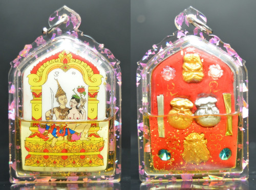 ล็อกเก็ตเพชรพญาธร ฉากขาวเลี่ยมน้ำมันมหาเสน่ห์ รุ่นเสน่ห์เวียงแหง ครูบาหน่อง วัดอุทัยธาราม 2568