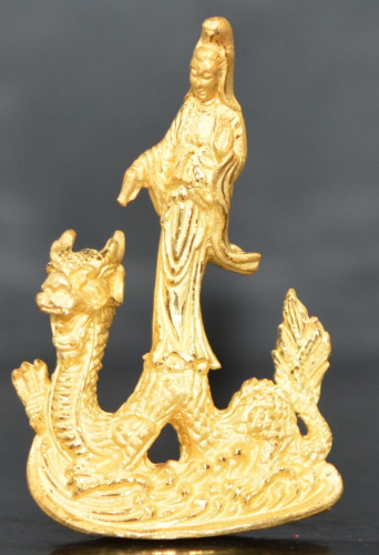 เจ้าแม่กวนอิมยืนมังกร เนื้อสัมฤทธิ์ชุบทอง พิมพ์ใหญ่ รุ่นอายุยืน หลวงปู่คีย์  วัดศรีลำยอง 2556