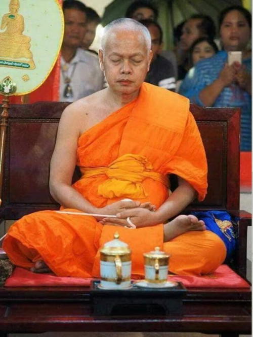 เหรียญนั่งพาน รุ่นสร้างบารมี เนื้ออัลปาก้า พระมหาสุรศักดิ์ วัดประดู่อารามหลวง ปลุกเสก 2564 3