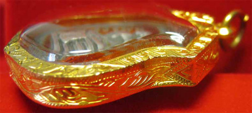 หลวงพ่อโสธรเนื้อเงินลงยาสีแดง พ.ศ.๒๕๐๙ เลี่ยมทองยกซุ้มสวยครับ+บัตรรับรองพระแท้*128 3