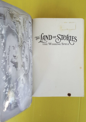 THE LAND OF STORIES : THE WISHING SPELL BY CHRIS COLFER