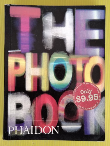 THE PHOTO BOOK  BY PHAIDON