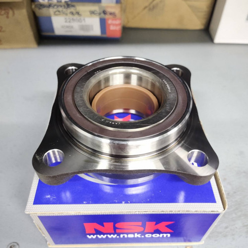 ลูกปืนล้อ หน้า Toyota VIGO วีโก้ 4x2 4x4 ตัวสูง ยี่ห้อ NSK