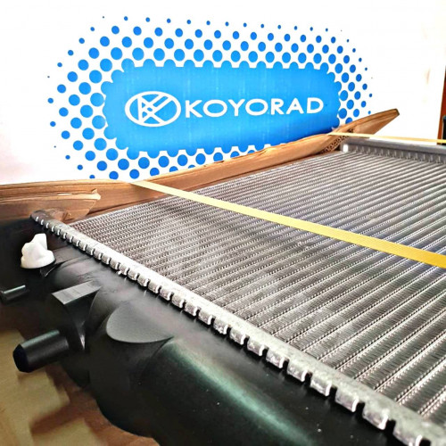 หม้อน้ำ TOYOTA CAMRY ACV40 แคมรี่ ปี 2006-10 เกียร์ออโต้ (อลูมิเนียม ฝาพลาสติก) ยี่ห้อ KOYORAD 1