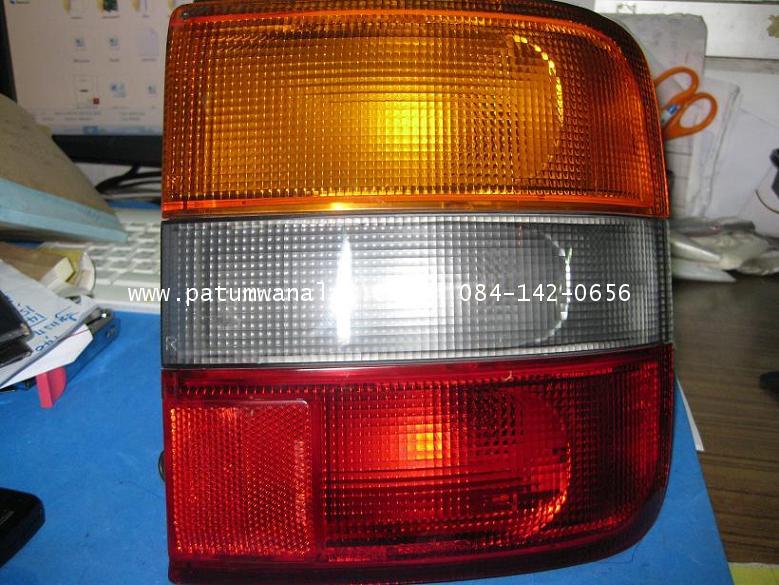 ไฟท้าย Toyota Serena 1