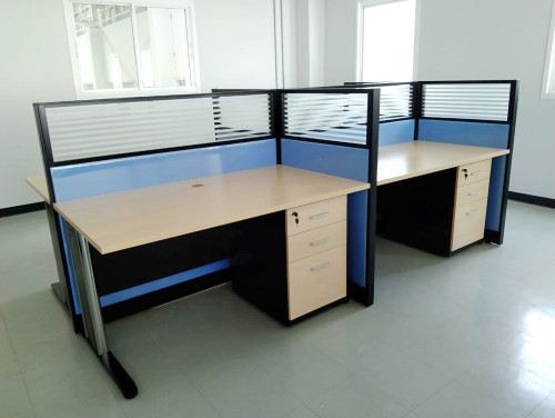 พาทิชั่นกั้นโต๊ะทำงาน แบบครึ่งกระจกขัดลาย 2