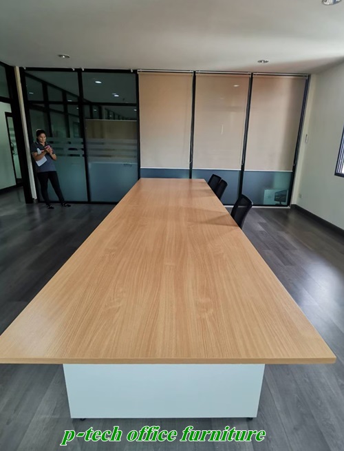 โต๊ะประชุมสี่เหลี่ยมผืนผ้าขาไม้