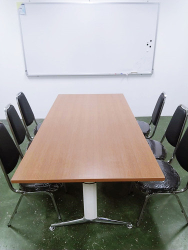 โต๊ะประชุมสี่เหลี่ยมแบบ 6-10 ที่นั่ง