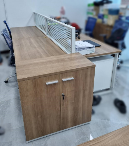 ชุดโต๊ะทำงานพร้อมฉากกั้นหน้าโต๊ะ