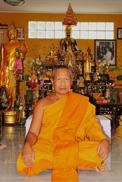 เจ้าดุ้ง หลวงพ่อมี วัดบ้านช้าง เนื้อ เนื้อตะปู ๗ ป่าช้า ผสม หัวก๊อกน้ำไหล รมดำ 3