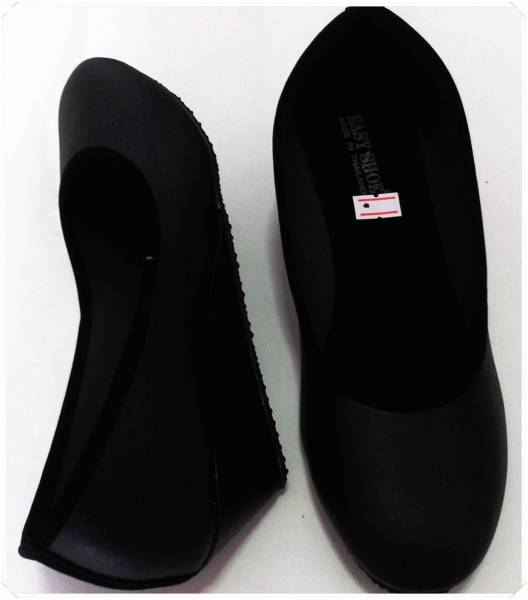 รองเท้าคัชชู ส้นเตารีด สีดำ ไม่มีลาย หนังด้าน หัวกลม ผู้หญิง