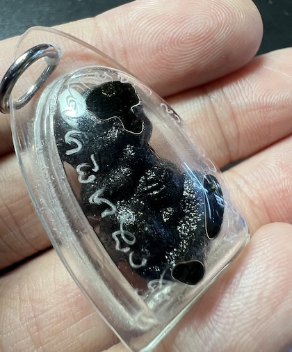 เทวดาน้อยเรียกทรัพย์ (ไม้ดำดง) พระครูปลัดชัยนรินทร์, วัดดงฤาษี, จ.ลำพูน 4