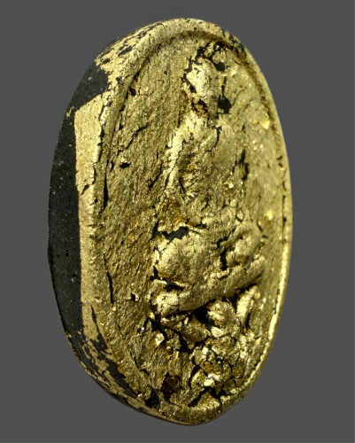 พระผงรูปเหมือนหนุมานยกอาสนะ Hanuman Lifting The Throne 2