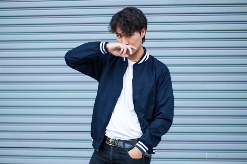 เสื้อแจ๊คเก็ตผ้าไมโครสีกรมท่า ปกขลิบลายสีขาว ผ้าไม่หนา สามารถใส่หน้าร้อนได้สบาย 2