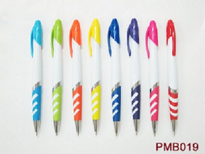 PM019 ปากกาลูกลื่น ปากกาพลาสติก ราคาส่ง พร้อมสกรีนโลโก้