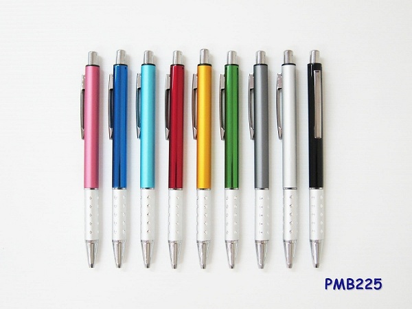 PM225 ปากกาลูกลื่น ปากกาพลาสติก ราคาส่ง พร้อมสกรีนโลโก้