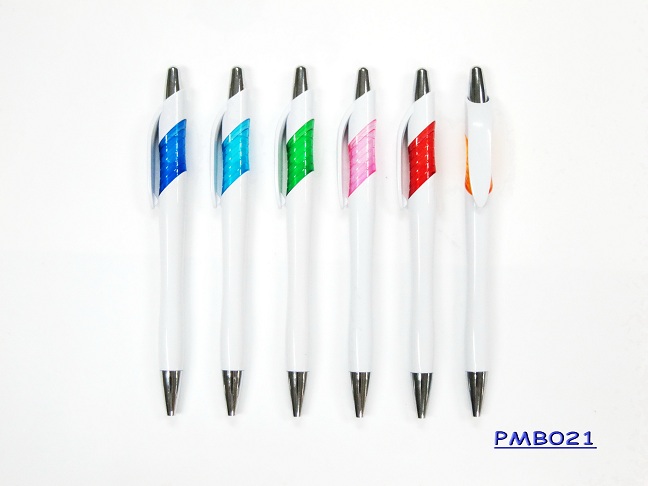 PM021  ปากกาลูกลื่น ด้ามพลาสติกสีขาว ปลายมี 6สี ปากกาพลาสติก ราคาส่ง พร้อมสกรีนโลโก้