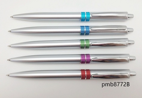 PM8772B ปากกาลูกลื่น แบบแถบคาด 5 สี ดีไซน์เรียบหรู ผิวด้ามปากกาเป็นมันวาว ดีไซต์เก๋
