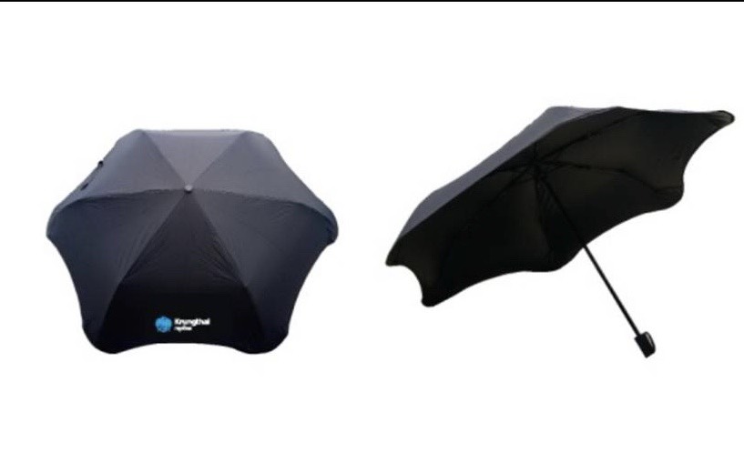 ร่มพับแบบไม่มีปลายแหลมสีดำ