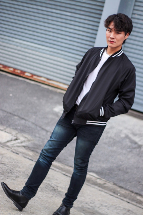 เสื้อแจ๊คเก็ตผ้าไมโครสีดำ ปกขลิบลายสีขาว ผ้าไม่หนา สามารถใส่หน้าร้อนได้สบาย 4