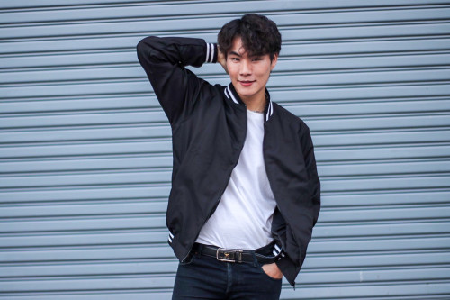 เสื้อแจ๊คเก็ตผ้าไมโครสีดำ ปกขลิบลายสีขาว ผ้าไม่หนา สามารถใส่หน้าร้อนได้สบาย 3