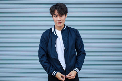 เสื้อแจ๊คเก็ตผ้าไมโครสีกรมท่า ปกขลิบลายสีขาว ผ้าไม่หนา สามารถใส่หน้าร้อนได้สบาย 1