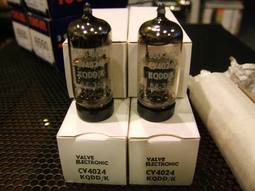 หลอด **NOS** MULLARDCV4024 / 12AT7 / ECC81 Matched Pair ราคาคู่ละ 5,800 บาทครับ