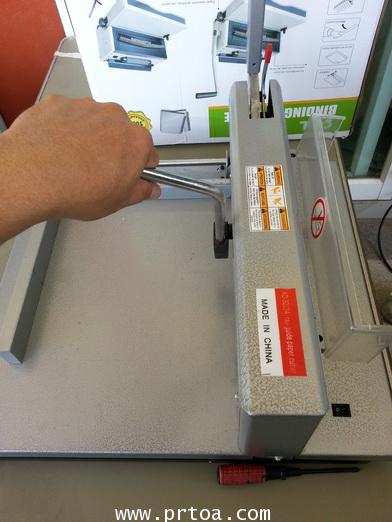 เครื่องตัดกระดาษมือโยกแบบตั้งโต๊ะ ขนาด A3  XD-320A3  และ ขนาด A4  XD 320A4  7500 บาท 3
