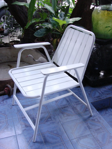 รหัสสั่งซื้อ 1030 :  เก้าอี้เหล็กกลมไม้ระแนงสีขาวหลังพิงสั้น