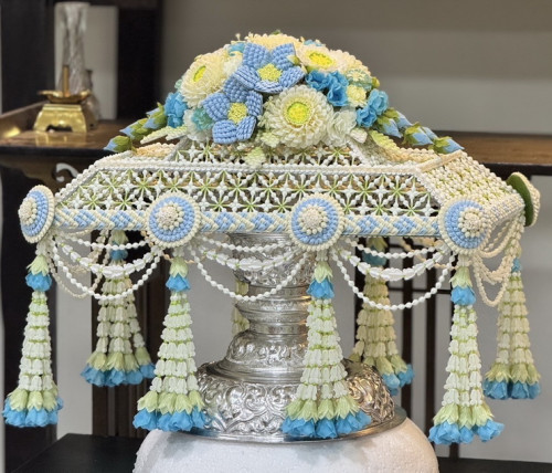 ครอบไตรเตี้ย งานละเอียดมาก ครอบไตรพรีเมี่ยม  ครอบไตรกฐิน ครอบไตรชาววัง