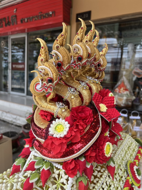 ครอบไตรพญานาค 7 เศียร  ครอบไตรชาววังไฮโซพรีเมี่ยม งานละเอียด   ครอบไตรกฐิน 8