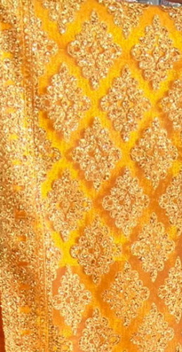 ผ้าห่มพระประธาน  2 ชั้น กากเพชรผ้าเพชร    มีทำซับใน  มี 2 แบบ หลายขนาด สไบพระ   สไบทอง สไบเพชร 4