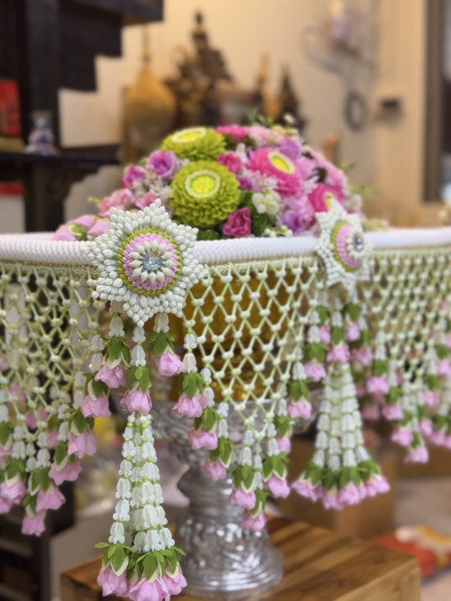 ครอบไตรชาววัง ไฮโซพรีเมี่ยม  ครอบไตรแบนแต่งดอกไม้และไม่แต่งดอกไม้ ครอบไตรกฐิน 4