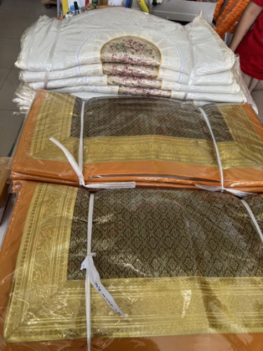 อาสนะผ้าลายไทยสวยๆ ร้านสะพานบุญ ( ที่รองนั่งพระสงฆ์ ) 5