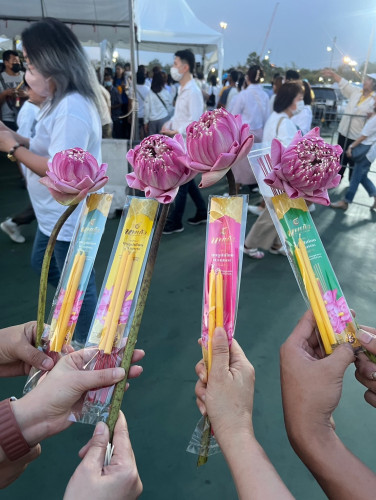 ธูปแหนบพร้อมเทียน  สำหรับเวียนเทียน ใส่บาตร ไหว้พระ ใส่สังฆทาน   ธูปเทียนชุดตรานพเก้า ธูปชุด 2