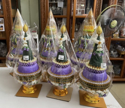 กรวยอุปัชฌาย์ คล้องมาลัย สั่งได้ทุกสี  1 ชุดมี 3 ต้น ( กรวยบวช ) 4
