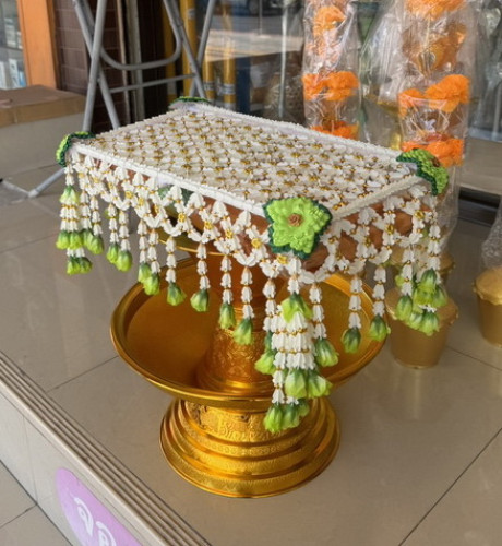ครอบไตรแบน ( ร้อยดอกรัก )  ต้องสั่งล่วงหน้า ไม่สต๊อก  สั่งได้ มีหลายสี 1
