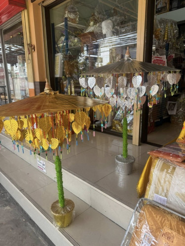 17 นิ้ว ร่มโพธิ์กฐินใบโพธิ์เงิน - ใบโพธิ์ทอง  พร้อมกระถาง ขนาดใหญ่  1.3 เมตร ร่มกฐิน74ใบ ร่มทอง 1