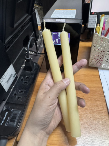 เทียนขี้ผึ้งแท้  โรงหล่อเทียนหลวง สวนจิตรลดา  ขายเป็นคู่ ทำจากไขผึ้งแท้ โครงการส่วนพระองค์ 4