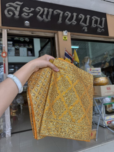 ผ้าห่มพระประธาน  2 ชั้น   สไบพระมีทำซับใน มี 2 แบบ  สไบเพชรโต สไบผ้าเพชรเล็ก  ห่มเจดีย์ 9