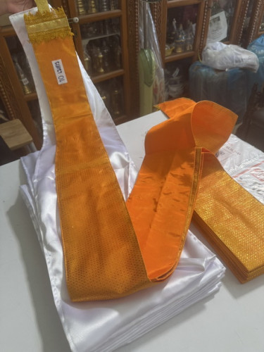 ผ้าภูษาโยง  ผ้าทอง ขอบดิ้นทอง ( ผ้าตาด )   ภูสายโยง ผ้ารองโยง 1