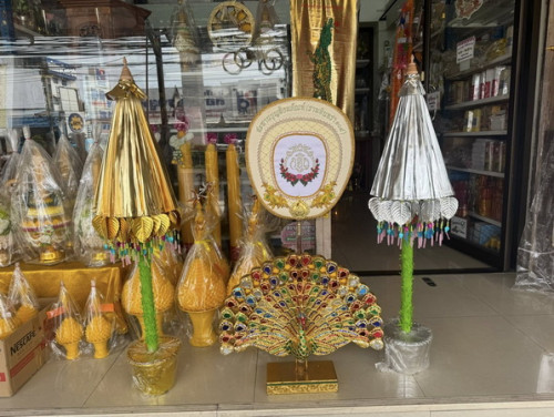 17 นิ้ว ร่มโพธิ์กฐินใบโพธิ์เงิน - ใบโพธิ์ทอง  พร้อมกระถาง ขนาดใหญ่  1.3 เมตร ร่มกฐิน74ใบ ร่มทอง 2