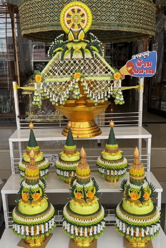 ชุดเครื่องบวชพระใหม่ครบชุด มีสีวันเกิด งานดอกพุดดินปั้นสวยๆชาววัง  ครอบไตร กรวยบวช ต้นเทียน ครบ 