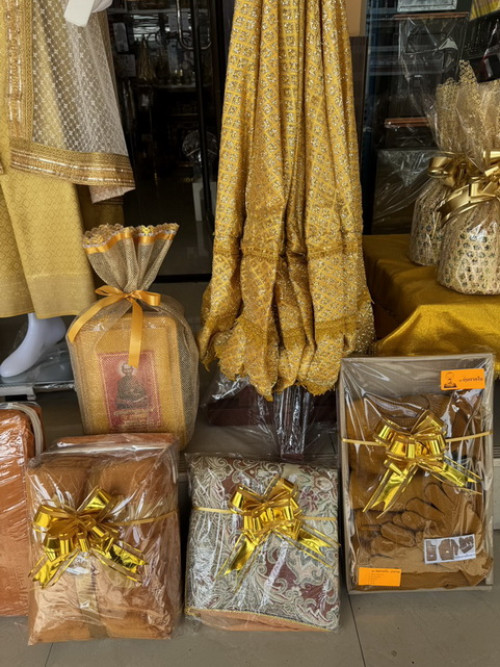 SA03 ชุดบวชสุดคุ้มยกขบวนเครื่องบวชโปรโมชั่น  ครบชุดบวช ได้ 2 ครอบไตร  ได้ชุดนาคสวยงาม ปรับเปลี่ยนได้ 6