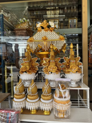 ครอบไตรเตี้ย ครอบไตรสีทอง ครอบไตรรุ่นถูก  ร้อยดอกรัก มีหลายสี  ครอบไตรกฐิน 4